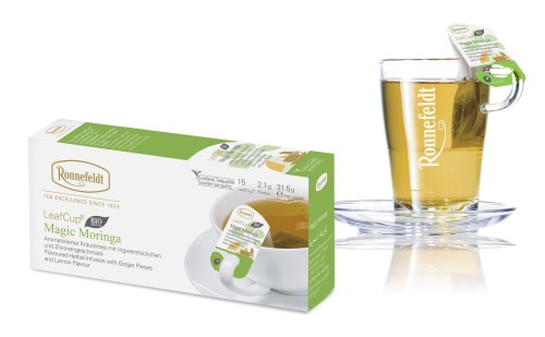 Herbata ziołowa Ronnefeldt Magic Moringa | szklanka poglądowa